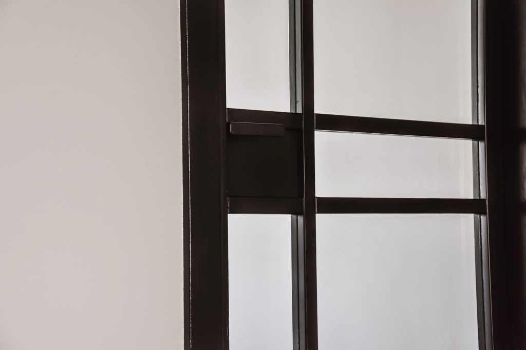 Boonen Interieur - Laakdal - Details van Steel look binnendeuren